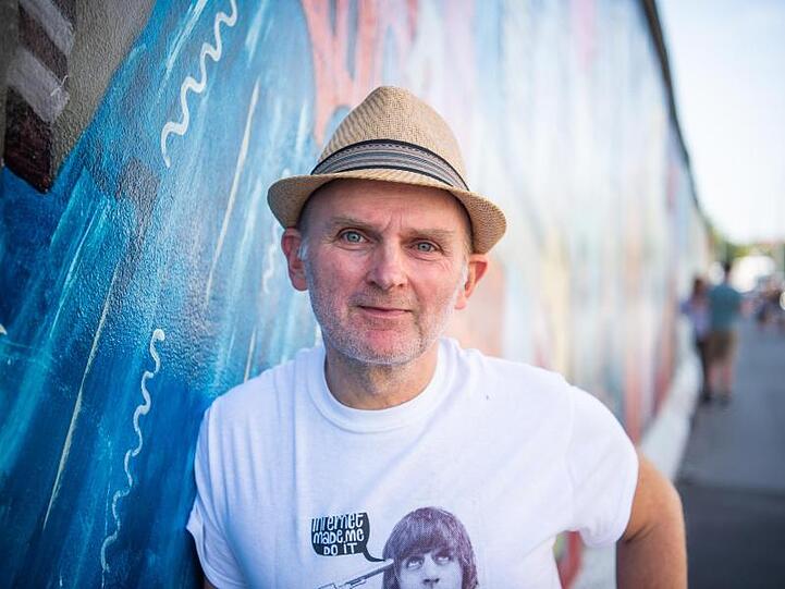 Der Künstler Jim Avignon hat an der East Side Gallery ebenfalls ein Bild gemalt.