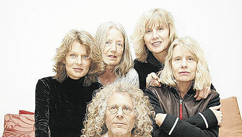 Gruppenbild mit Damen: Rainer Langhans mit Brigitte Streubel, Christa Ritter, Jutta Winkelmann und Gisela Getty (von links). Gruppenbild mit Damen: Rainer Langhans mit Brigitte Streubel, Christa Ritter, Jutta Winkelmann und Gisela Getty (von links).