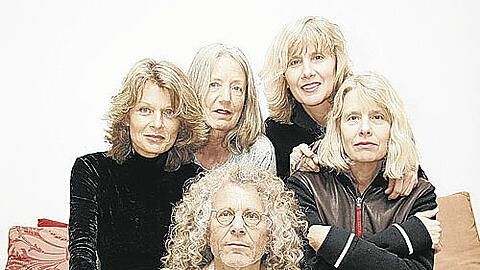 Gruppenbild mit Damen: Rainer Langhans mit Brigitte Streubel, Christa Ritter, Jutta Winkelmann und Gisela Getty (von links).