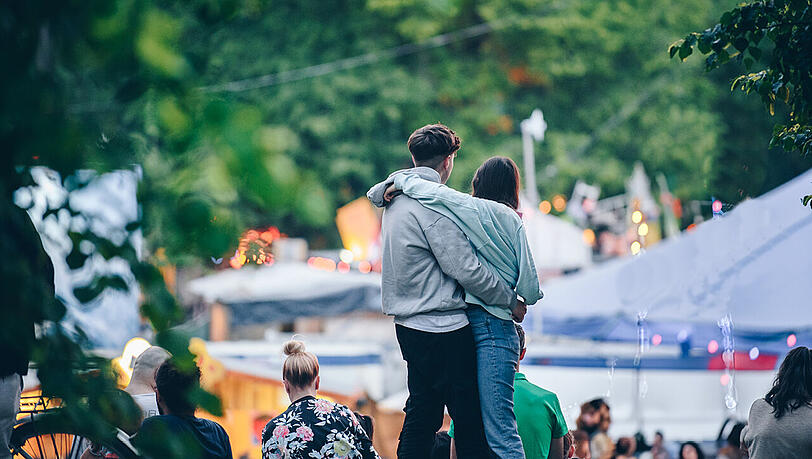 Gemeinsam den Sommer genießen auf dem Tollwood Festival.