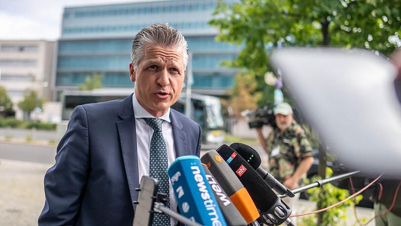 Unionsfraktionschef Thorsten Frei (CDU) äußert sich vor einer Sitzung des Präsidiums seiner Partei in Berlin. Unionsfraktionschef Thorsten Frei (CDU) äußert sich vor einer Sitzung des Präsidiums seiner Partei in Berlin.