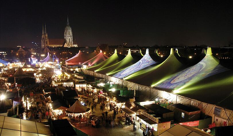 Seit 2000 findet das Winter-Tollwood auf der Theresienwiese statt...
