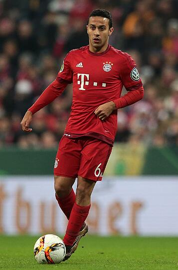 THIAGO: NOTE 3.
Kam nach 60 Minuten für Götze, sollte mehr Schwung nach vorne und  
damit die Entscheidung bringen. Ballsicherer Drahtzieher des Spiels.