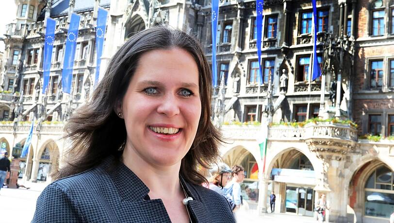 Verena Dietl vorm Münchner Rathaus am Marienplatz. Die bisherige Fraktionschefin der SPD ist jetzt Familienbürgermeisterin. Verena Dietl vorm Münchner Rathaus am Marienplatz. Die bisherige Fraktionschefin der SPD ist jetzt Familienbürgermeisterin.
