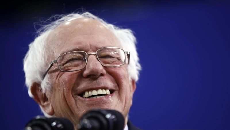 Senator Bernie Sanders reklamiert den Sieg bei der Vorwahl für sich. Senator Bernie Sanders reklamiert den Sieg bei der Vorwahl für sich.