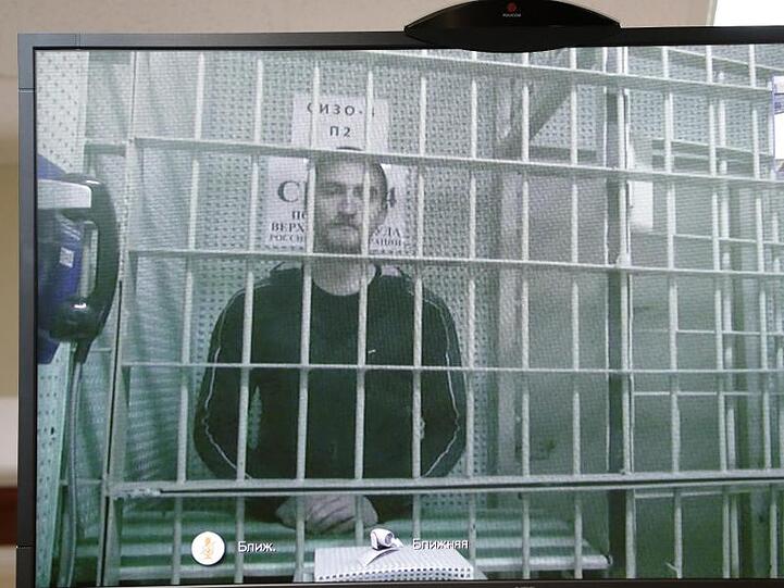 Hinter Gittern: Der russische Schauspieler Pawel Ustinow während einer Anhörung vor Gericht. Jetzt kommt er nach beispiellosem Protest wieder auf freien Fuß.