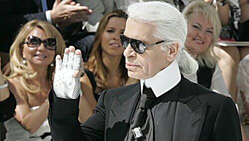 Danke, danke - Karl Lagerfeld, hier nach einer Chanel-Schau Danke, danke - Karl Lagerfeld, hier nach einer Chanel-Schau
