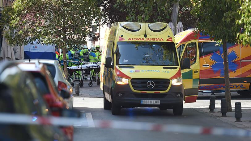 Mehrere Menschen wurden bei einer nach ersten Erkenntnissen durch eine Explosion in einem Wohn- und Geschäftshaus in Madrid zum Teil schwer verletzt. Nach ersten Erkenntnissen handelte es sich um eine Gasexplosion. Mehrere Menschen wurden bei einer nach ersten Erkenntnissen durch eine Explosion in einem Wohn- und Geschäftshaus in Madrid zum Teil schwer verletzt. Nach ersten Erkenntnissen handelte es sich um eine Gasexplosion.