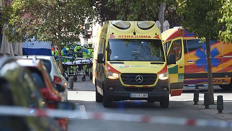 Mehrere Menschen wurden bei einer nach ersten Erkenntnissen durch eine Explosion in einem Wohn- und Geschäftshaus in Madrid zum Teil schwer verletzt. Nach ersten Erkenntnissen handelte es sich um eine Gasexplosion.