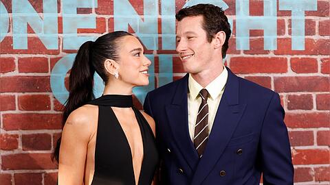 Dua Lipa und Callum Turner bei der Premiere von "One Night Only" in New York City.