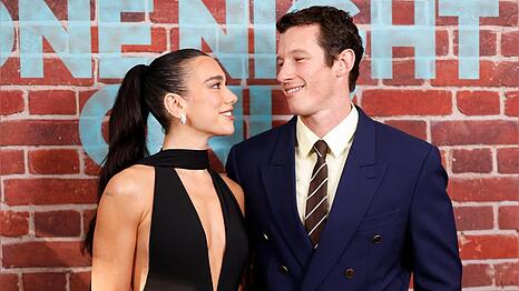 Dua Lipa und Callum Turner bei der Premiere von "One Night Only" in New York City.