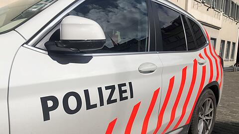 Die Rettungskr&auml;fte konnten nur noch den Tod der Insassen feststellen (Symbolbild)