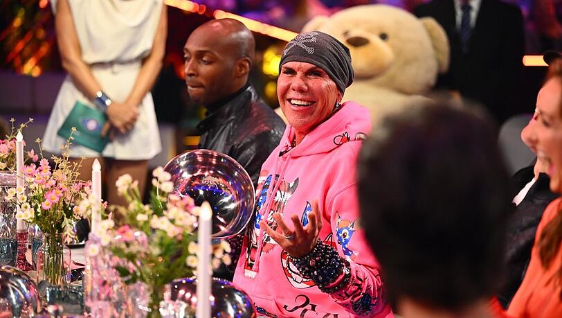 Trotz erster Nominierung herrschte in der Auftaktfolge der neuen "Promi Big Brother"-Staffel Sonnenschein. Trotz erster Nominierung herrschte in der Auftaktfolge der neuen "Promi Big Brother"-Staffel Sonnenschein.