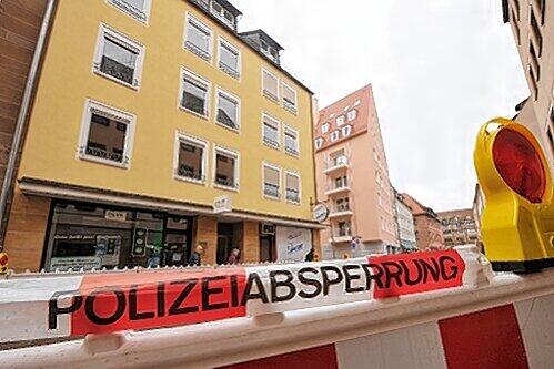 Weil Ziegel bröckeln, sperrte die Polizei die Winklerstraße.