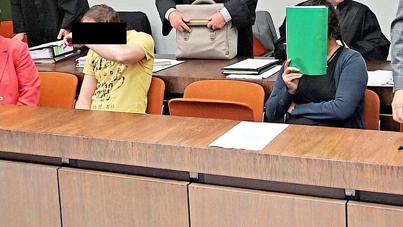 Zwei der Angeklagten.