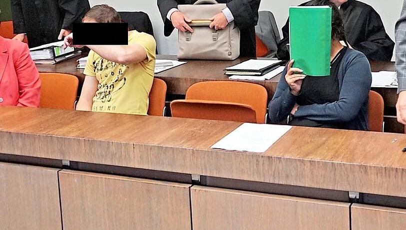 Zwei der Angeklagten. Zwei der Angeklagten.