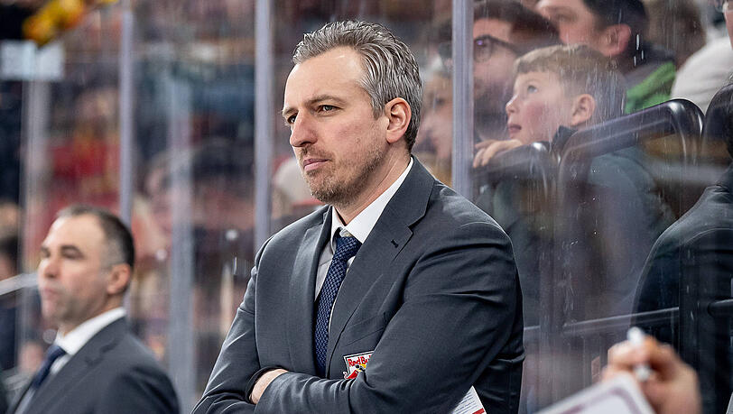 Nach der Pleite gegen Düsseldorf bedient: EHC-Coach Max Kaltenhauser. Nach der Pleite gegen Düsseldorf bedient: EHC-Coach Max Kaltenhauser.