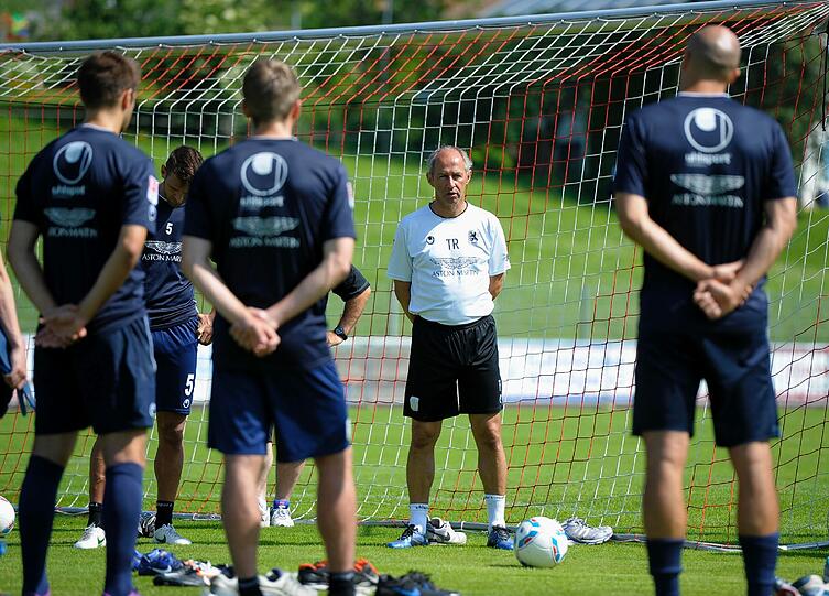 Sprinten, flanken, schießen: So hart arbeiten die Löwen im Trainingslager.