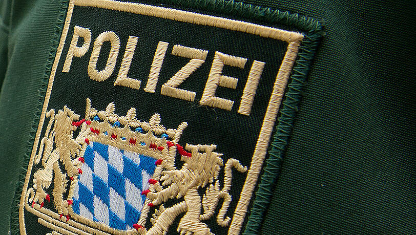 Die Beamten fanden den Schützen schwer verletzt auf seinem Grundstück. (Symbolbild) Die Beamten fanden den Schützen schwer verletzt auf seinem Grundstück. (Symbolbild)