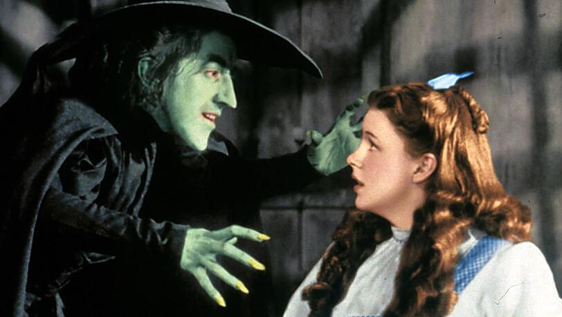"Ding-Dong! The Witch Is Dead" ist ein Lied aus dem Musicalfilm Der Zauberer von Oz aus dem Jahr 1939. Es wurde von Harold Arlen komponiert, der Text stammt von E. Y. Harburg.Das Lied ist Mittelstück einer Gruppe mehrerer einzelner Lieder, die von den Figuren Dorothy Gale (Judy Garland) und der Hexe Glinda (Billie Burke) gesungen werden, um den Tod der bösen Hexe des Ostens zu feiern. &bdquo;Wake up, the Wicked Witch is dead. She's gone where the goblins go,Below - below &ndash; below&rdquo;, jubelt sie. Bereits 1982 hat der New Wave Musiker Klaus Nomi die Thatcher-Politik so kritisiert.
