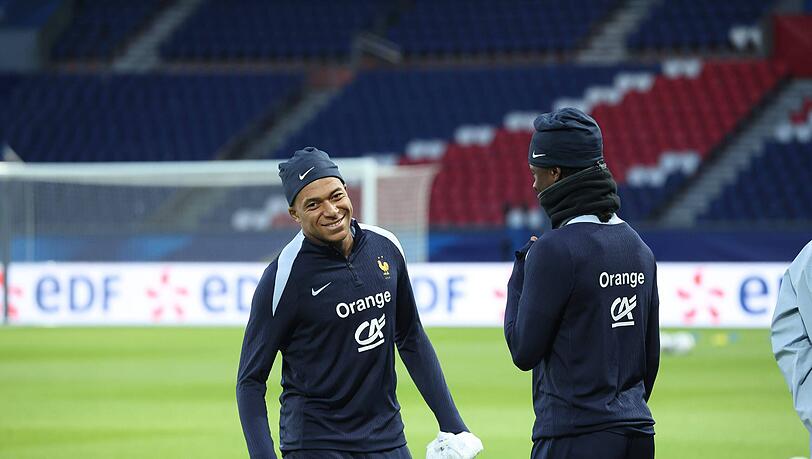 Er baggert an Upamecano: Kylian Mbappé von Real Madrid. Er baggert an Upamecano: Kylian Mbappé von Real Madrid.