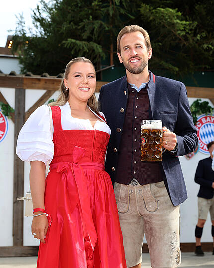 Harry Kane mit Ehefrau Katie Goodland. Harry Kane mit Ehefrau Katie Goodland.