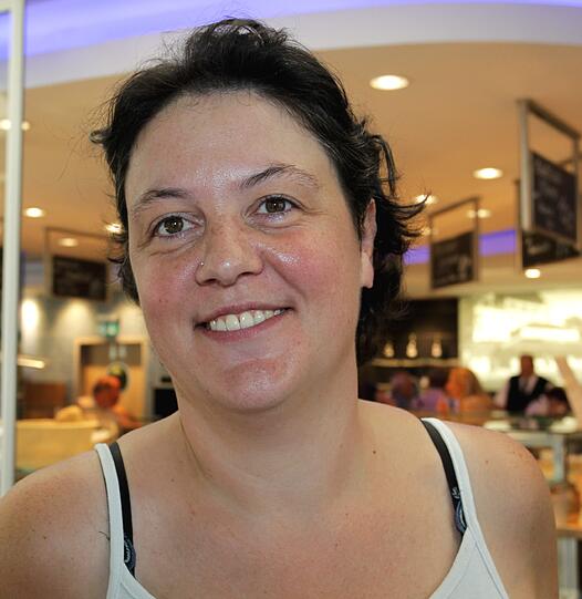Monika Fischer (35), Tagesmutter: &bdquo;Der Viktualienmarkt braucht einfach mehr Platz. Wenn umgebaut wird, sollten die Gänge zwischen den Verkaufsständen breiter gemacht werden. Damit man das Fahrrad oder den Kinderwagen leichter durchschieben kann.&ldquo;