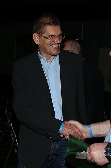 Löwen-Vize Heinz Schmidt bei der Mitgliederversammlung in der TonHalle.