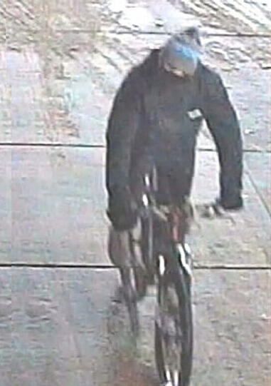 Wegen des Fehlverhaltens eines 51-Jährigen im Straßenverkehr, attackierte ein Unbekannter den Mann mit einer Eisenstange.