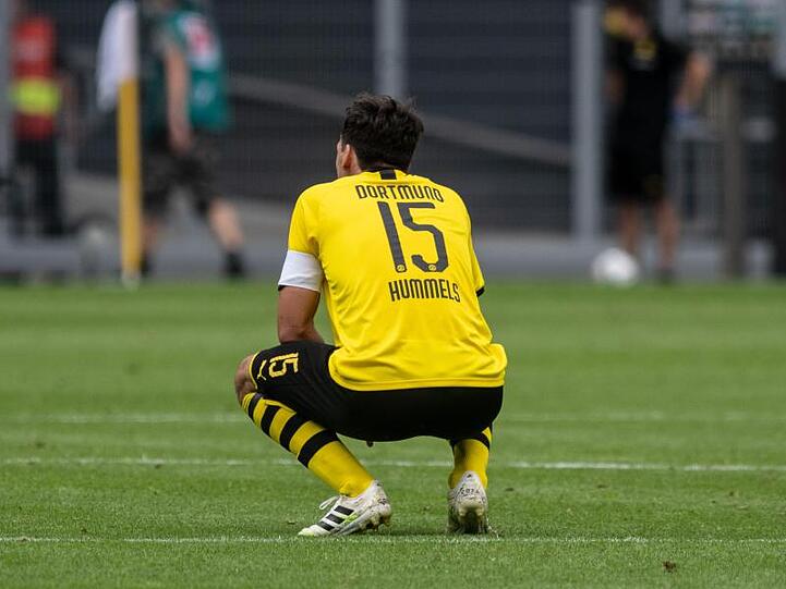 Deprimiert: BVB-Profi Mats Hummels nach der Heim-Klatsche gegen Hoffenheim.