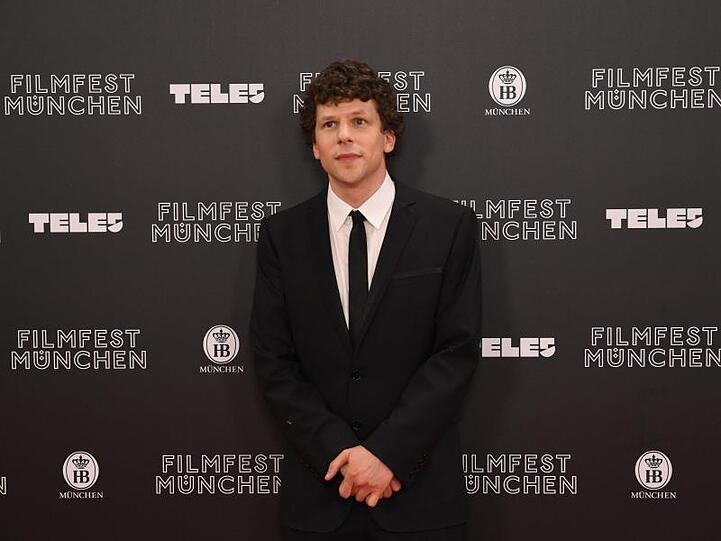 Zahlreiche internationale Stars werden zum Filmfest München erwartet: Den Auftakt macht Jesse Eisenberg.
