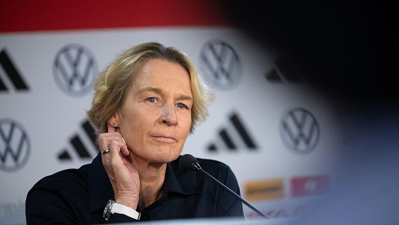 Bundestrainerin Martina Voss-Tecklenburg fällt für die nächsten beiden Länderspiele erkrankt aus.