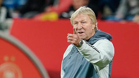 Will mit Deutschlands Fußballerinnen das Olympia-Ticket lösen: Horst Hrubesch.