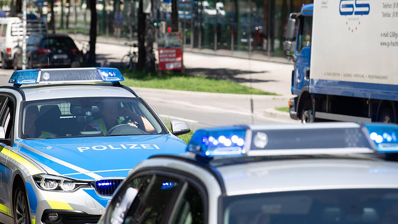 Die Polizei warnt, Anscheinswaffen in der Öffentlichkeit zu tragen.