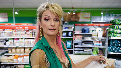 Monika Gruber in ihrer Rolle im Kino-Film "Rehragout-Rendezvous"