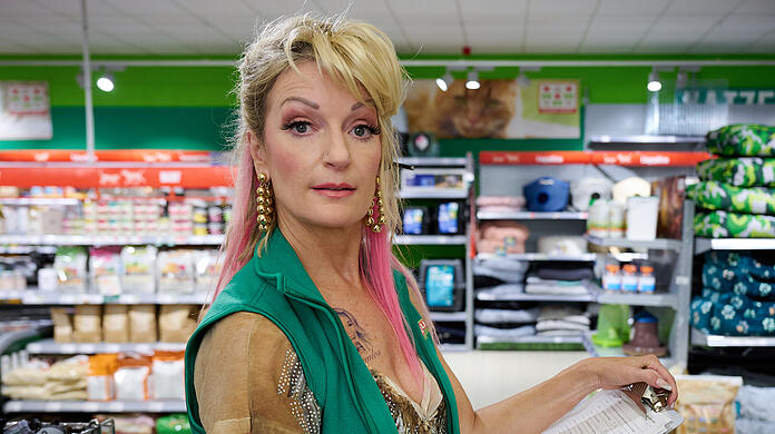 Monika Gruber in ihrer Rolle im Kino-Film "Rehragout-Rendezvous"