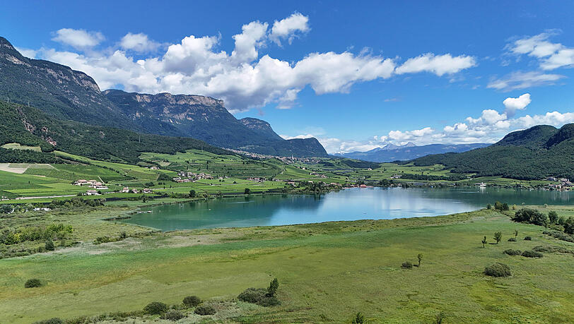 Der Kalterer See in der N&auml;he von Kaltern. Auch diese Gemeinde will sich gegen Wildcamper wehren.