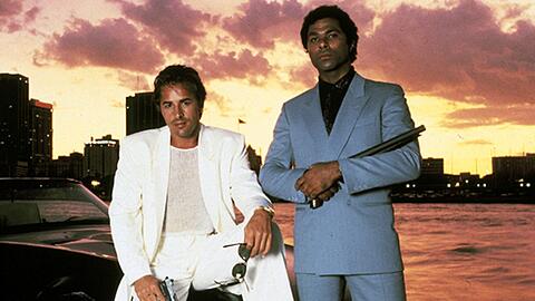 Mehr 80er geht kaum: Die Hochglanz-Optik von "Miami Vice" war stilpr&auml;gend. Die Galerie zeigt, was aus Don Johnson, Philip Michael Thomas und den anderen Darstellern der Kultserie wurde.