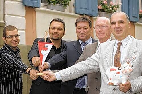Die Führungsspitze der neuen Partei "Die Franken&ldquo;: Partei-Chef Robert Gattenlöhner (Mitte) und seinen Vorstands-Kollegen Marco Mehl, Andreas Brandl, Bernd Bub und Friedrich Elterlein (von links).