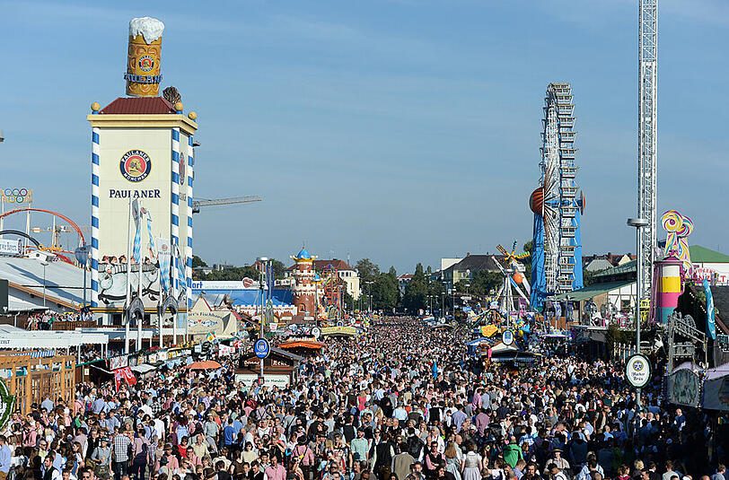 Immer wieder ein imposantes Bild - Menschenmassen auf dem Oktoberfest.