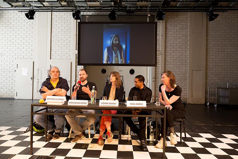 Matthias Lilienthal bei der Vorstellung der nächsten Spielzeit der Kammerspiele in der Kammer 2.