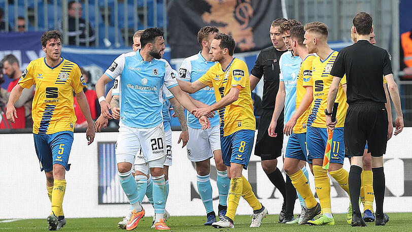 Leistet sich in Braunschweig eine Spuckattacke: Efkan Bekiroglu (li.) vom TSV 1860.