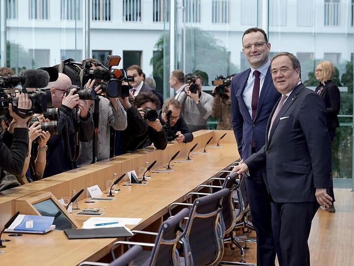 Jens Spahn als Stellvertreter und Armin Laschet als Parteichef? Das Duo aus NRW hat einen gemeinsamen Plan.