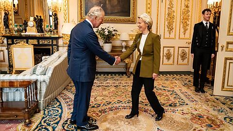 König Charles III. und Ursula von der Leyen auf Schloss Windsor.