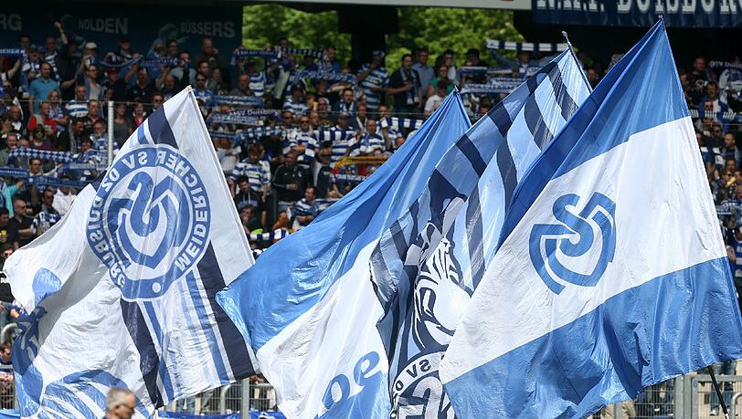 Der MSV Duisburg reagierte mit Überraschung auf das Urteil aus Frankfurt. Der Verein sei weiterhin der festen Überzeugung, die Bedingungen und Auflagen erfüllt zu haben, teilten die Duisburger am Abend mit. Der MSV Duisburg reagierte mit Überraschung auf das Urteil aus Frankfurt. Der Verein sei weiterhin der festen Überzeugung, die Bedingungen und Auflagen erfüllt zu haben, teilten die Duisburger am Abend mit.