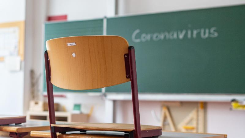 "Coronavirus" steht auf einer Tafel in einem leeren Klassenzimmer. (Archivbild) "Coronavirus" steht auf einer Tafel in einem leeren Klassenzimmer. (Archivbild)