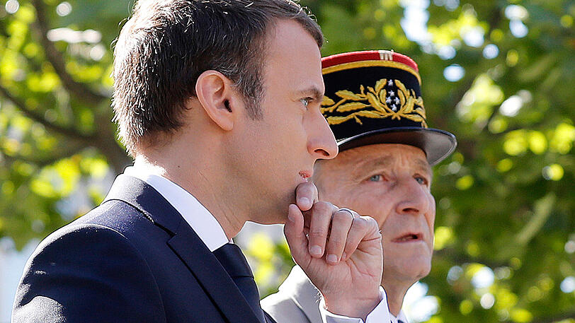 Zerstritten: Der französische Präsident Emmanuel Macron (l.) und General Pierre de Villiers bei der Parade zum französischen Nationalfeiertag.