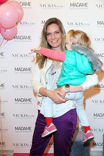 Julia Scharf mit Tochter Jonna