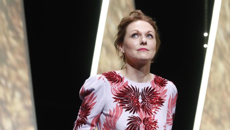 Maren Ade steht bei den 70. Filmfestspielen bei der Eröffnungszeremonie auf der Bühne.