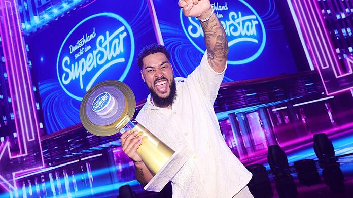 Er ist der neue Superstar: Sem Eisinger (29) wurde um Mitternacht zum Sieger der Jubiläumsstaffel von "Deutschland sucht den Superstar" (RTL) gekürt.